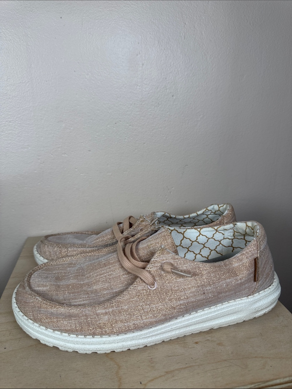 Hey Dude Womens Wendy Sparkling Rose Gold US 9 Slip On Lightweight Comfort